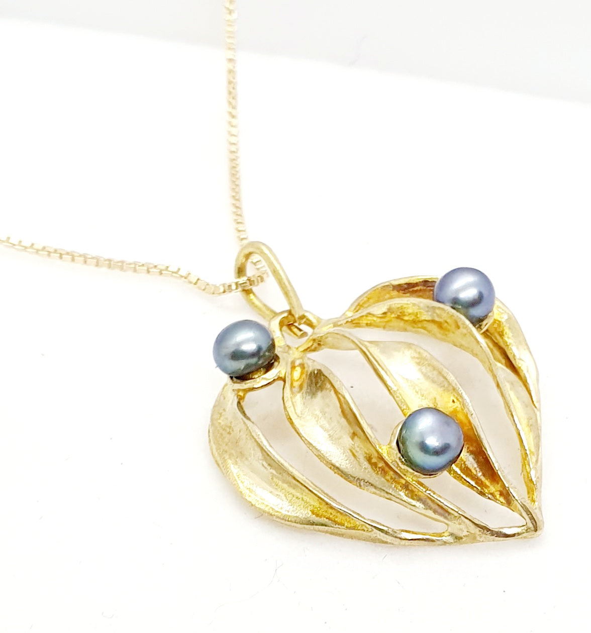 מחרוזת תליון לב זהב עם פנינים