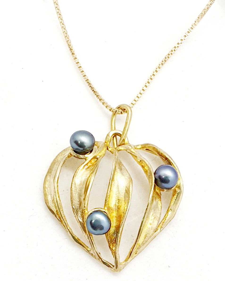 מחרוזת תליון לב זהב עם פנינים