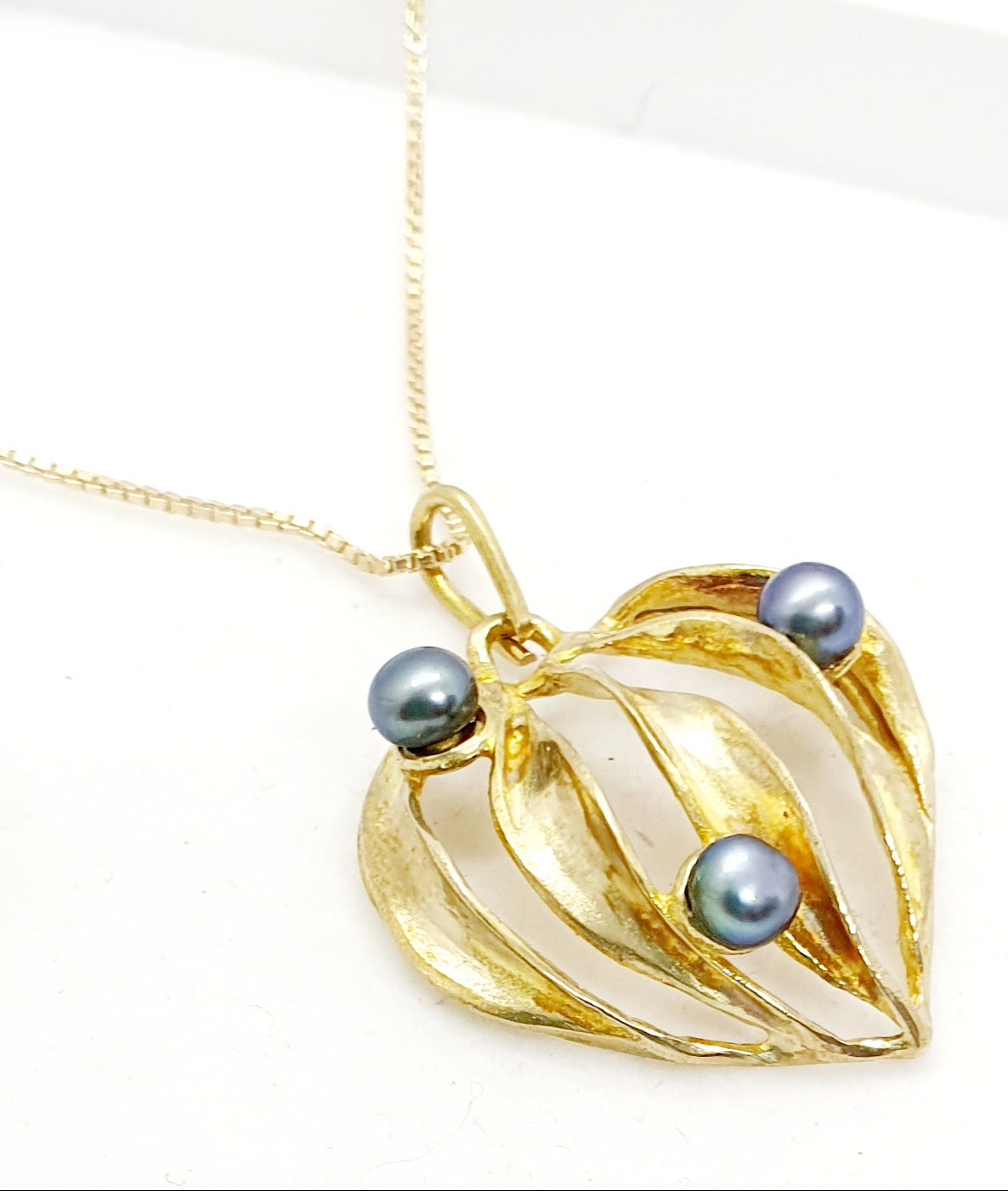 מחרוזת תליון לב זהב עם פנינים