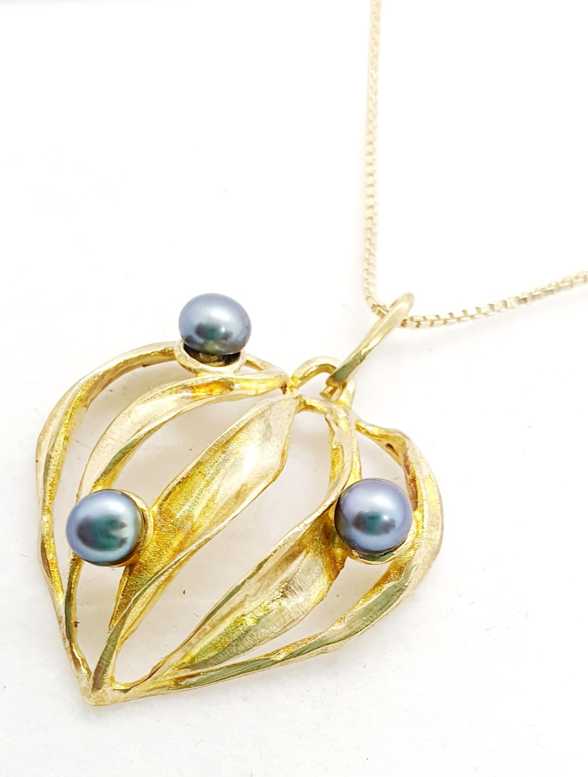 מחרוזת תליון לב זהב עם פנינים