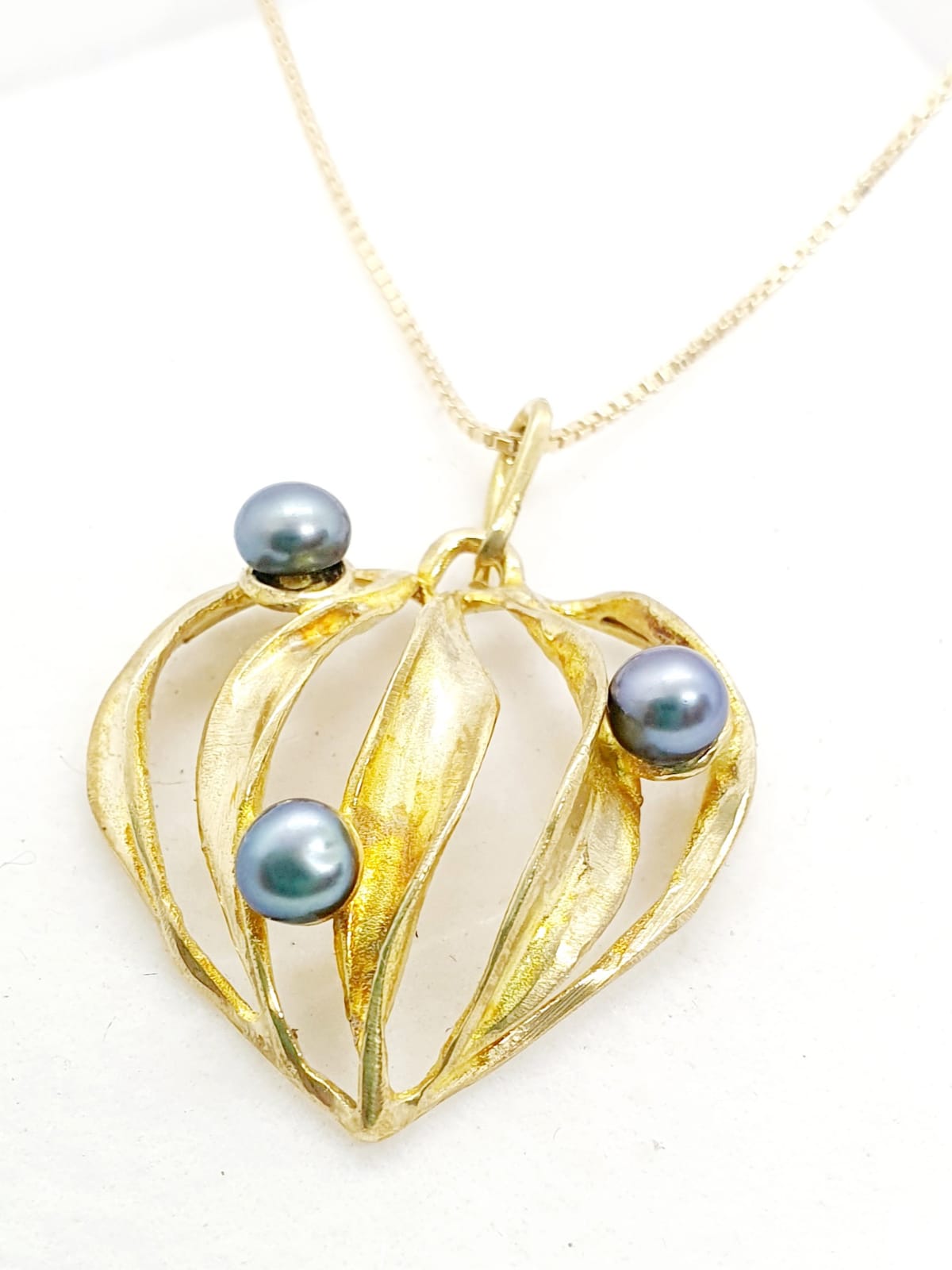 מחרוזת תליון לב זהב עם פנינים