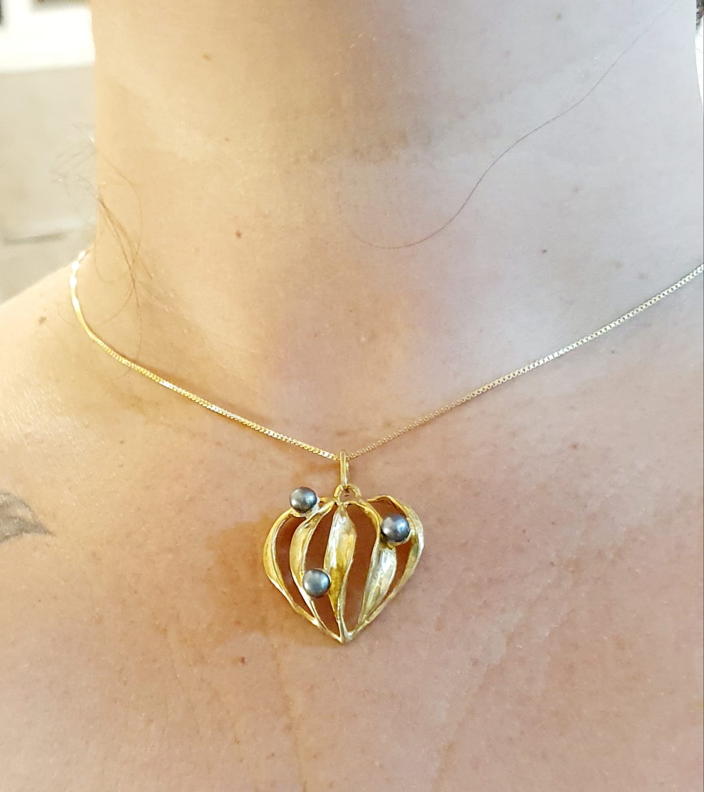 מחרוזת תליון לב זהב עם פנינים