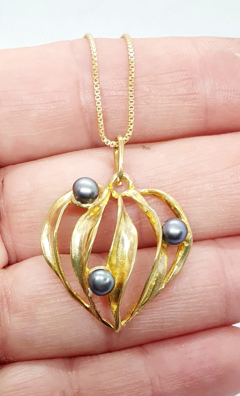 מחרוזת תליון לב זהב עם פנינים