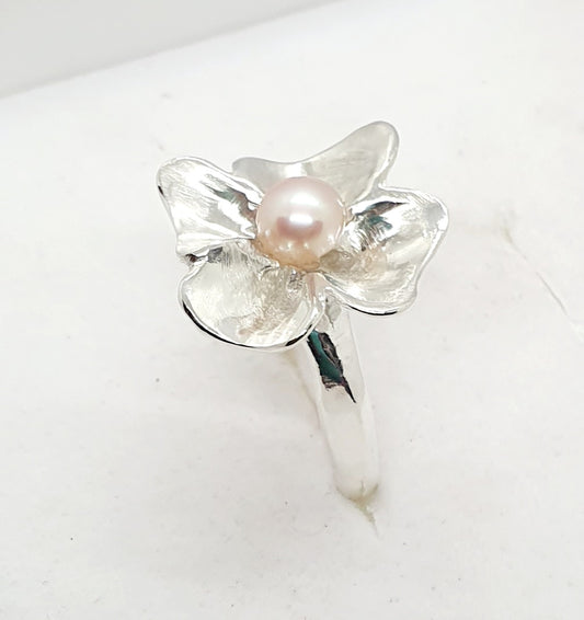 טבעת כסף פרח עם פנינה