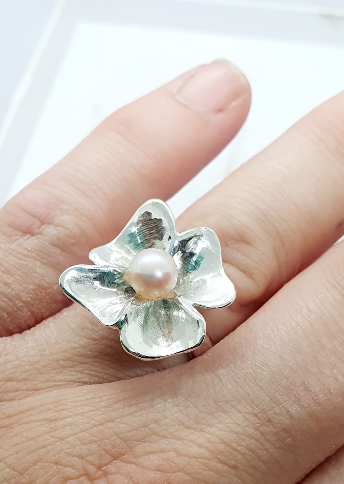 טבעת כסף פרח עם פנינה