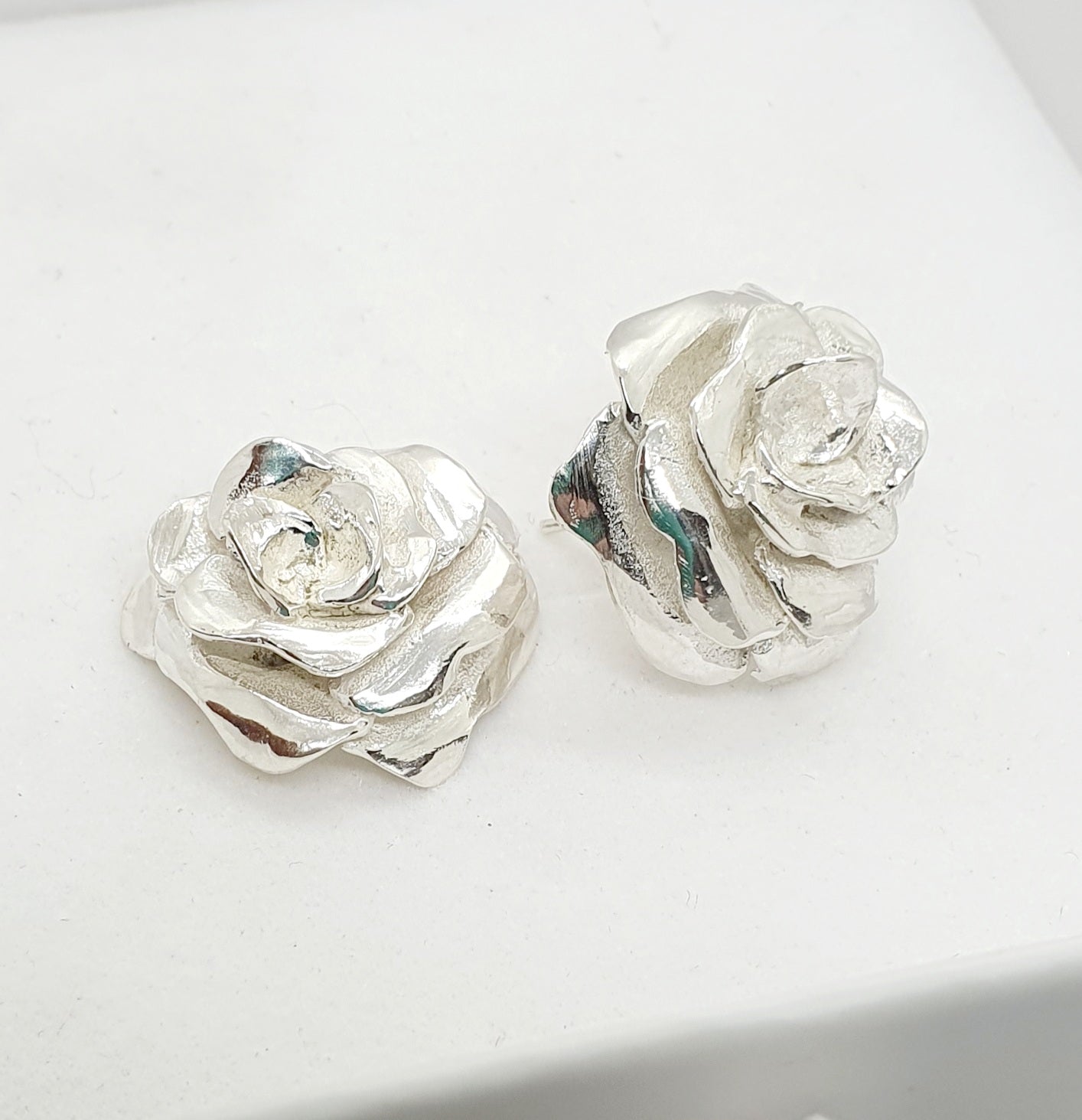 עגילי כסף שושנה צמודים